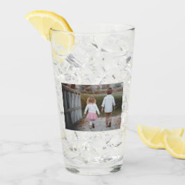 Beställnings- foto som dricker exponeringsglas glaskopp