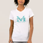 Beställnings- monogrambrud som är turkos för t shirt<br><div class="desc">Personligmonogrambrud som är färger för blått och för vit för turkos för t-skjortor |. Monogrammed utslagsplatser med anpassningsbarnamn i elegant skrivar text. Personifiera för brud,  brudtärnor,  brudtärna,  maid of honor,  matron av heder,  den gulliga idén för budens mammaEtc. för bröllopsfest-,  möhippa- och bacheloretteparty.</div>