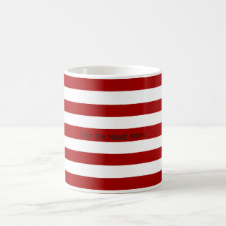Beställnings- röd textnamnmörk - & vitrandar kaffemugg