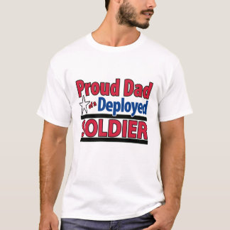 Beställnings- stolt pappa av en utplacerad soldat t-shirt