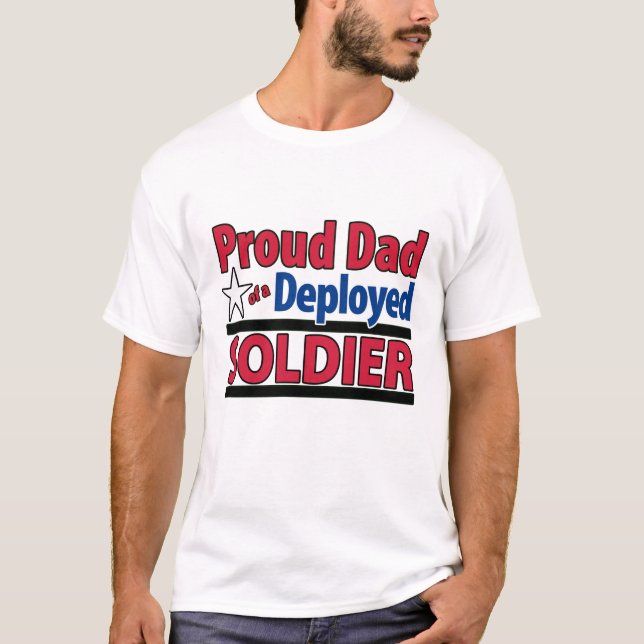 Beställnings- stolt pappa av en utplacerad soldat t-shirt (Framsida)