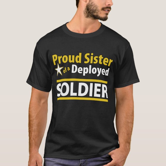 Beställnings- stolt syster av en utplacerad soldat t-shirt (Framsida)