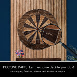 Beständiga mörka träeffekter Rustic Dartboard Darttavla<br><div class="desc">Använda den här träeffektens ritbord för att spela "Bestående mörtar" - perfekt för obeslutsamma människor och en roligt och en unik gåva till familjer,  par och vänner.</div>