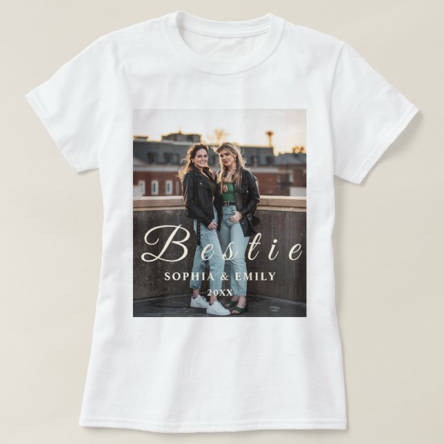 Bestie Collage T-Shirt – Names & Year Custom Tee (Design framsida)