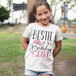 Bestie of the Birthday Girl Anpassningsbar Matchin T Shirt<br><div class="desc">Tittar du ett unikt sätt att visa ditt stöd för din vän på hennes födelsedag? Kolla in vår personlig matchande skjortor! Varje skjorta är gjord bara för födelsedagsflickan och hennes närmaste familjemedlemmar, så alla vet att de är en del av gruppen. Och vem kan stå emot en söt t t-shirt...</div>