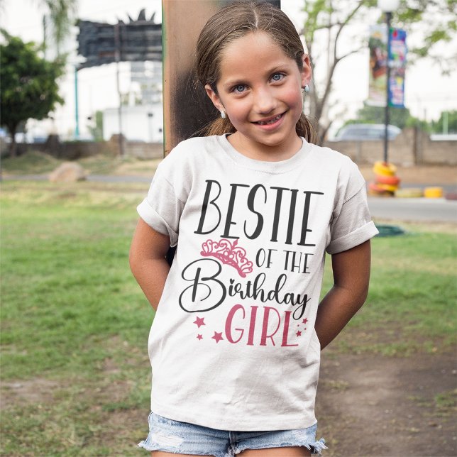 Bestie of the Birthday Girl Anpassningsbar Matchin T Shirt (Skapare uppladdad)