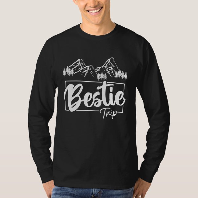 Bestie Reunion Trip 2022 Funny Outdoor Summer Camp T Shirt (Framsida)