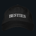 Besties Best Friends Modern Typography-Anpassnings<br><div class="desc">Besties Best Friends Modern Typography-Anpassningsbarna Embroied Baseball Cap har den enkla,  moderna,  broderade texten "Besties". Perfekt som en gåva till din bästa vän,  kusin,  syster,  mamma med mera. Skapat av Evco Studio www.zazzle.com/store/evcostudio</div>