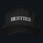 Besties Best Friends Modern Typography-Anpassnings Broderad Keps<br><div class="desc">Besties Best Friends Modern Typography-Anpassningsbarna Embroied Baseball Cap har den enkla,  moderna,  broderade texten "Besties". Perfekt som en gåva till din bästa vän,  kusin,  syster,  mamma med mera. Skapat av Evco Studio www.zazzle.com/store/evcostudio</div>