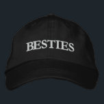 Besties Best Friends Modern Typography-Anpassnings Broderad Keps<br><div class="desc">Besties Best Friends Modern Typography-Anpassningsbarna Embroied Baseball Cap har den enkla,  moderna,  broderade texten "Besties". Perfekt som en gåva till din bästa vän,  kusin,  syster,  mamma med mera. Skapat av Evco Studio www.zazzle.com/store/evcostudio</div>