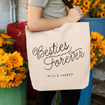 Besties Modern Script Guld Heart-egna namn Tygkasse<br><div class="desc">Den här moderna toteväskan med en minimal chic av skript för avslappnad med kalligrafi som läser Besties Forever och dina egna namn har rengjort linjer för att skapa ett slimmat och sofistikerat utseende. Den underskattade stil med den lilla tryckta guld-hjärtdetaljen tillför en något sofistikerad perfekt till din BFF.</div>