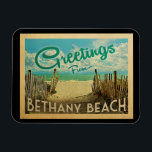 Bethany Beach Vintage resor Magnet<br><div class="desc">I Hälsning från Bethany Beach-vintagens vykort finns en sandstrand med en vacker turkoshav vatten och över havet,  ett blå himmel med gigantiska vita moln. I vintage resor stil.</div>