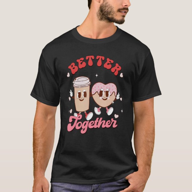 Better Together Couple Coffee & Donut Groovy Valen T Shirt (Framsida)