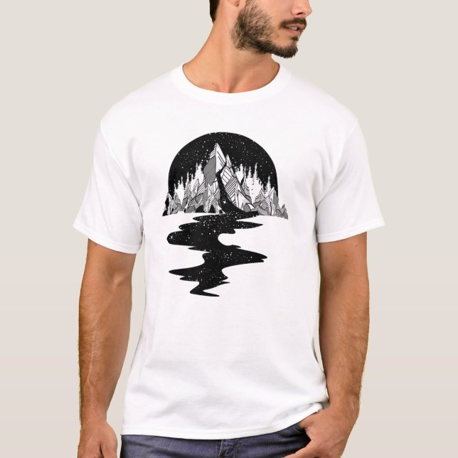 Between The Mountains And The Stars T Shirt (Framsida)