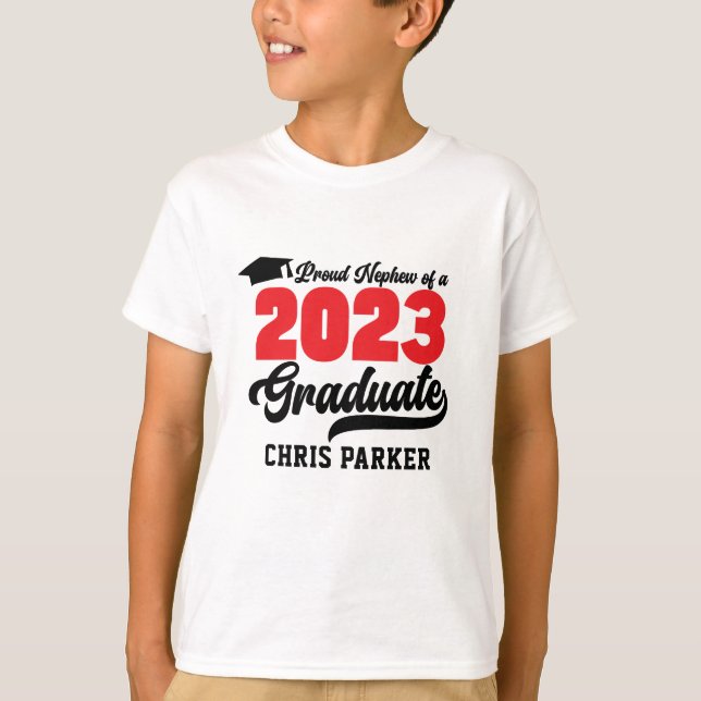 Beudd Nephew med 2023 Student Red Bold Script T Shirt (Framsida)