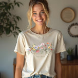 Bevackert Watercolor Wildblombotaniska Garden T Shirt<br><div class="desc">Våra vackra sjöfärgade fält-blommor i land är handmålade med kärlek. Vi har valt en vacker ljuspalett i färg för att skapa elegant och lugn. Våra vildblommor i vattenfärgen är arrangerade för att skapa denna vackra arrangemang. Våra illustrationer av vilda blommor målas av oss i vattenfärg och skannas sedan digitalt och...</div>