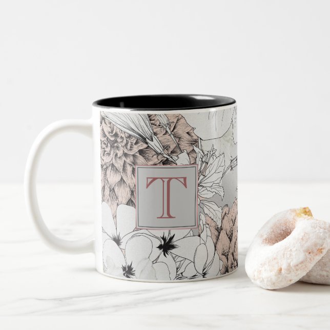 Bevalt Boho Modern Flowers Monogram Två-Tonad Mugg (Med munk)