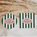 Beverly Backe Rosa & Grönt Bachelorette Party Gåvor Etiketter<br><div class="desc">Vintage-inspirerad Cabana rand och typsnitt anger tonen för din återsommar- eller tropiska händelse. Det här är perfekter för en poolside-, strand- eller sommarbakteriefest. Fungerar också med ett flamingo party-tema! Köp hela samlingen i min Zazzle-butik. Anpassa eller redigera ytterligare genom att klicka på länken "anpassa ytterligare" och använda designen verktyg om...</div>