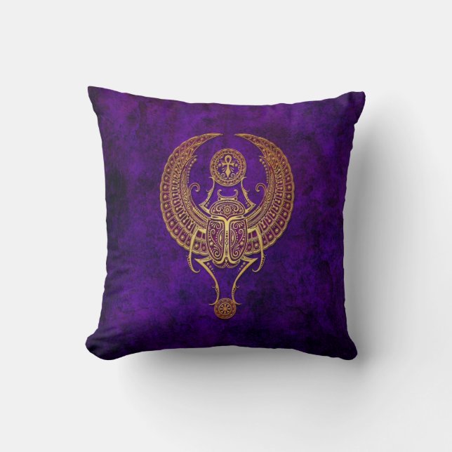 Bevingad egyptisk Scarabskalbagge med Ankh - lila Kudde (Framsida)