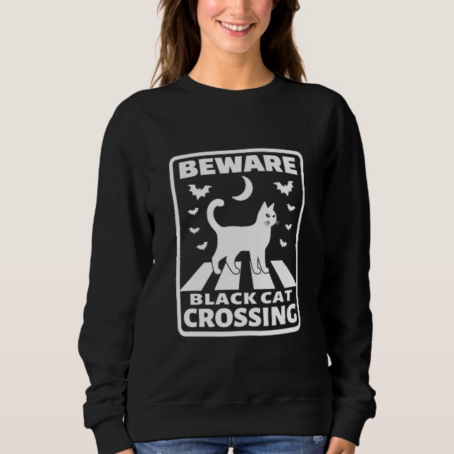Beware Black Cat Crossing Funny Halloween T Shirt (Framsida)
