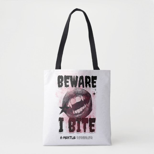 BEWARE I BITE - Grunge Vampire Aesthetic Y2K Goth  Tygkasse (Framsida)