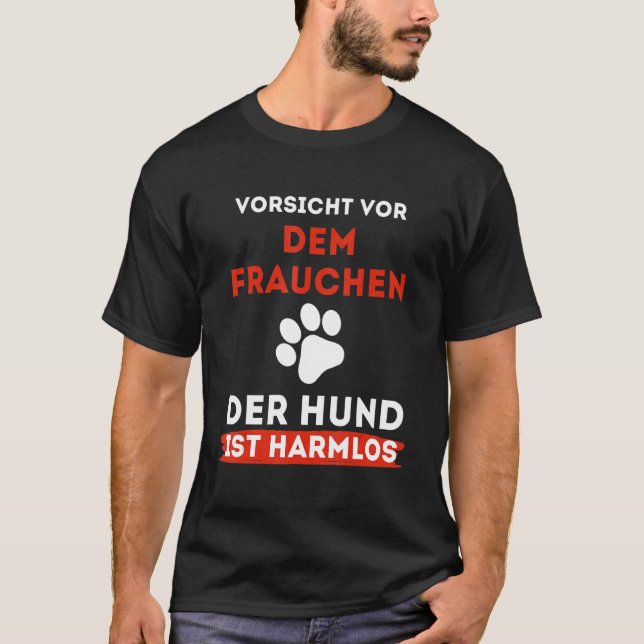 Beware of the female dog is harmless t shirt (Framsida)