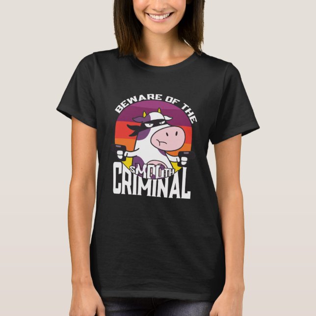 Beware of the sMOOth criminal  cow  for kids T Shirt (Framsida)