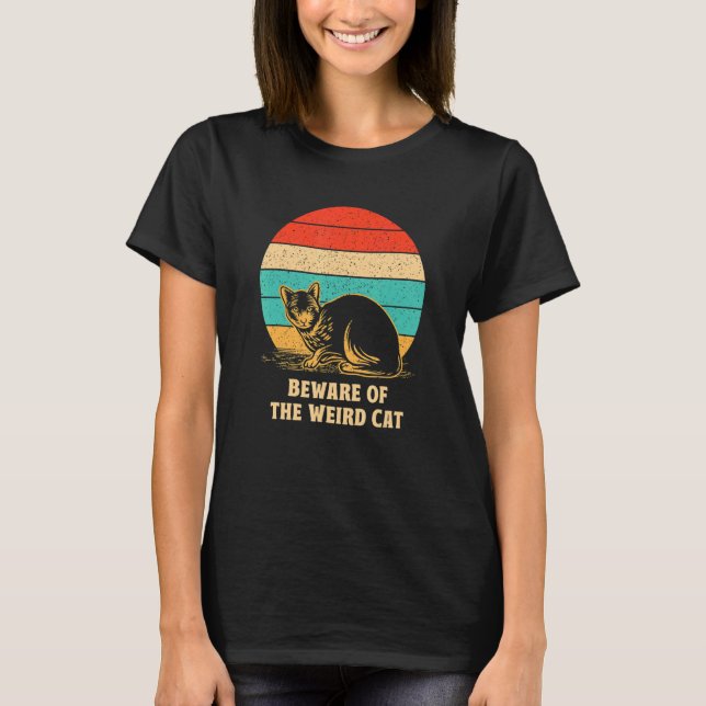 Beware of the Weird Cat  Cat Mom Humor Cat Dad Fri T Shirt (Framsida)