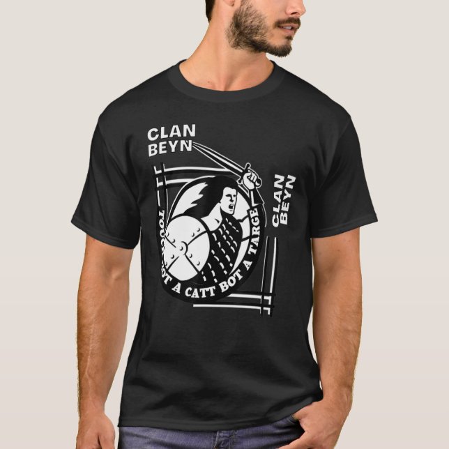 Beyn Clan Gaelic Motto Swordsman T Shirt (Framsida)