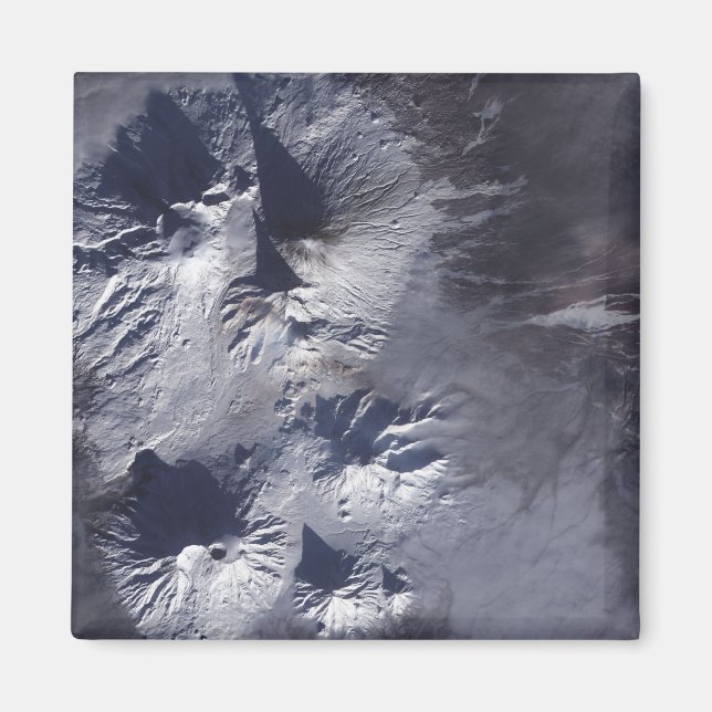 Bezymianny Volcano uppvisar en blygsam plume Magnet (Framsidan)