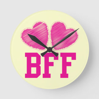 BFF Bästa vänner för alltid med kärlek-hjärtan Rund Klocka