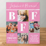 BFF Besties Photo Collage Rosa Fleecefilt<br><div class="desc">Upptäck vår unika moderna vänskap som på ett vackert sätt visar det ogenomträngliga bandet mellan besties. Det här plysset har fyra bilder av dig och din bestie, inslaget i en rosa som kan skräddarsys efter färg. Det har skilts med förkortningen "BFF", frasen "bästa vänner för alltid", ett inspirerande sann vänskapstecken...</div>