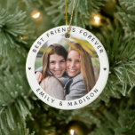 BFF för bästa vänner för moderna minimala Besties Julgransprydnad Keramik<br><div class="desc">Modern Photo ornament med ditt favoritfoto av dig och din bestis omgiven av dina egna namn och meddelanden (här läser du BEST FRIENDS FOREVER). På baksidan finns utrymme för ytterligare ett foto. Underbarare Helgdag eller julklapp till en BFF du har saknat!</div>