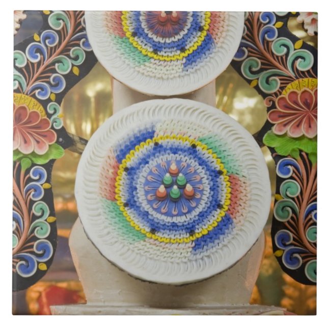 Bhutan. Ceremoniska kakor av munk adorn Kakelplatta (Framsidan)