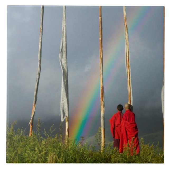 Bhutan, Gangtey by, Regnbåge över två munkar Kakelplatta (Framsidan)