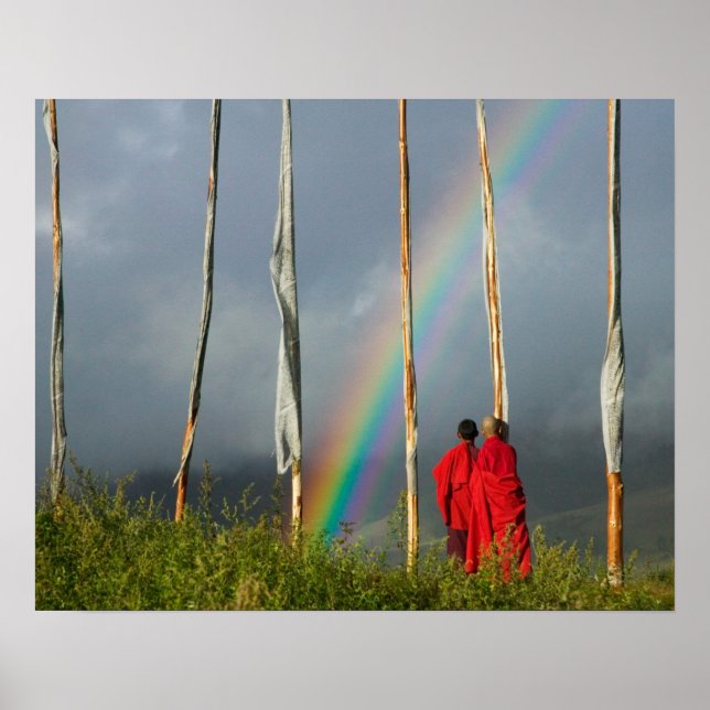 Bhutan, Gangtey by, Regnbåge över två munkar Poster (Framsidan)
