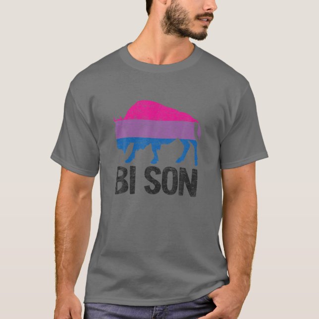 Bi Son Funny Bisexual Pride Pun Rainbow LGBT Flagg T Shirt (Framsida)
