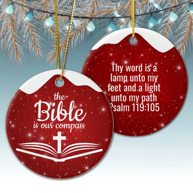 Bibeln är vår kompass Bibelvers Festlig ⛪️🎄 Julgransprydnad Keramik (Customizable The Bible is our Compass, Bible Verse Festive Ceramic Ornament Snowy berry red Psalm ✞)