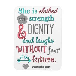 Bibeln Proverbs31:25, bekläs hon i styrka Magnet