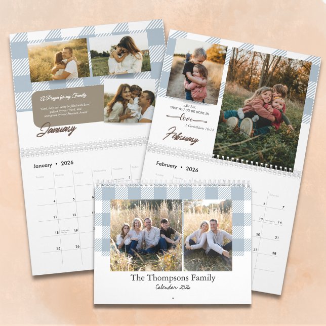 Bible Verse Dusty Blue Buffalo Plaid Family Photo Kalender (Skapare uppladdad)