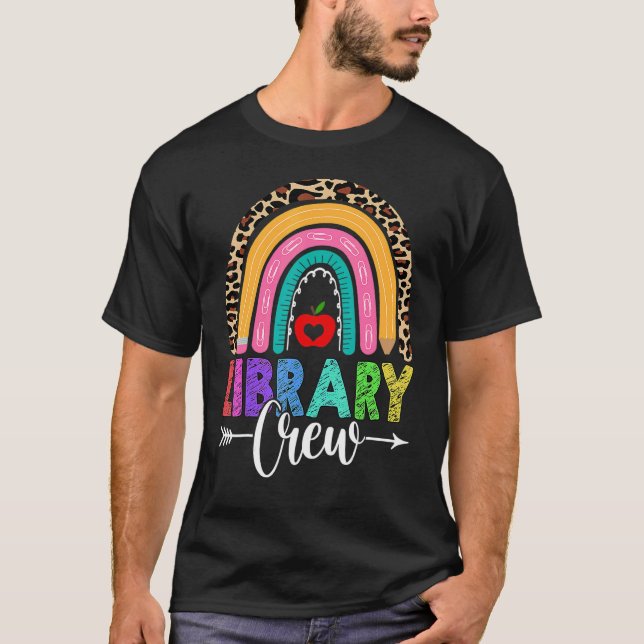 Bibliotek Crew Rainbow Leopard Teacher tillbaka ti T Shirt (Framsida)