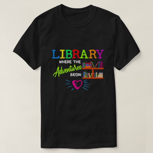 Bibliotek där äventyr börjar t shirt (Design framsida)