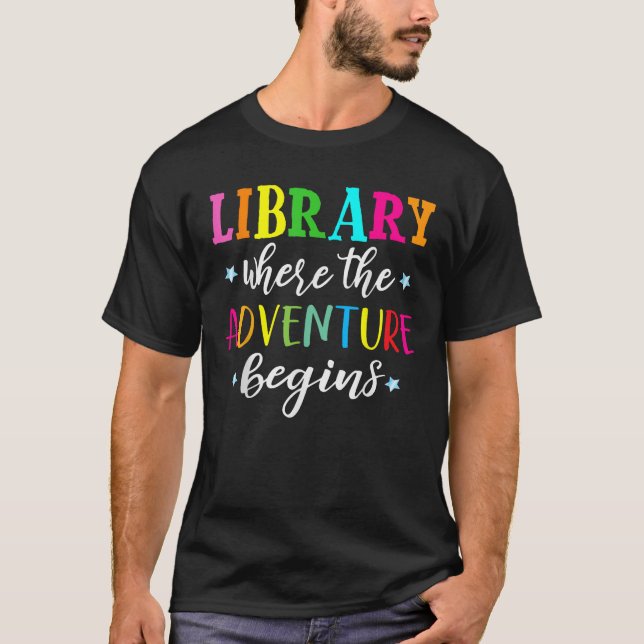 Bibliotek där Äventyr påbörjar Bok Reader Librari T Shirt (Framsida)