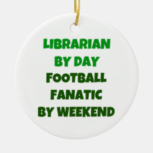 Bibliotekare per dag, fotbollsfanatiska per natt julgransprydnad keramik