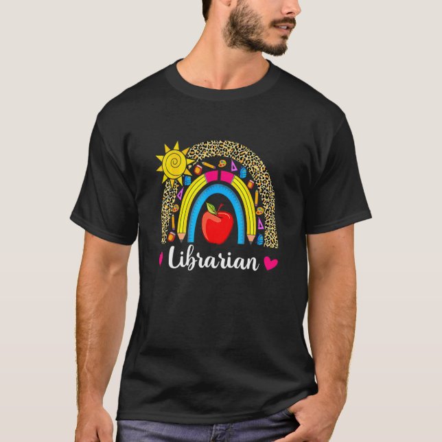 Bibliotekarie Boho Regnbåge Leopard Tillbaka Till  T Shirt (Framsida)