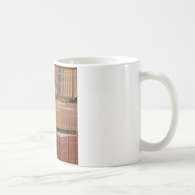 Bibliotekarier är det omstörtande citationstecknet kaffemugg (Höger)