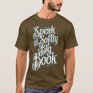 Bibliotekariska talar mjukt och bär en stor citat t shirt