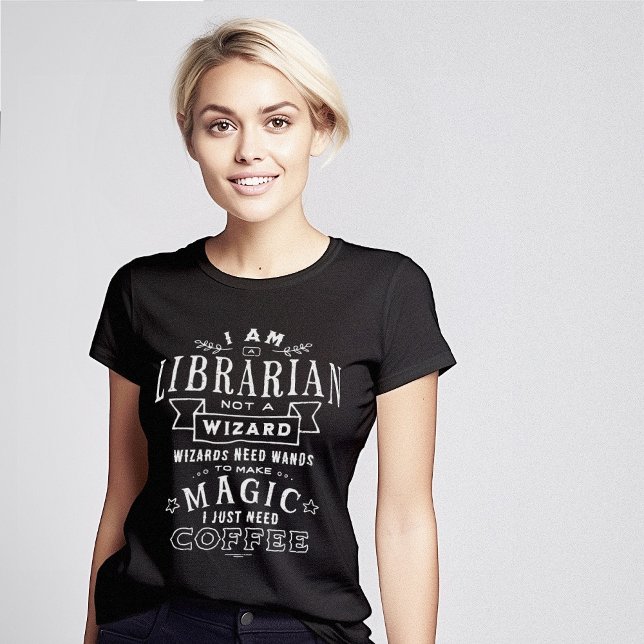 Biblioteksguide Magic Coffee Funny T Shirt (Librarian Wizard Magic Coffee Funny T-Shirt)