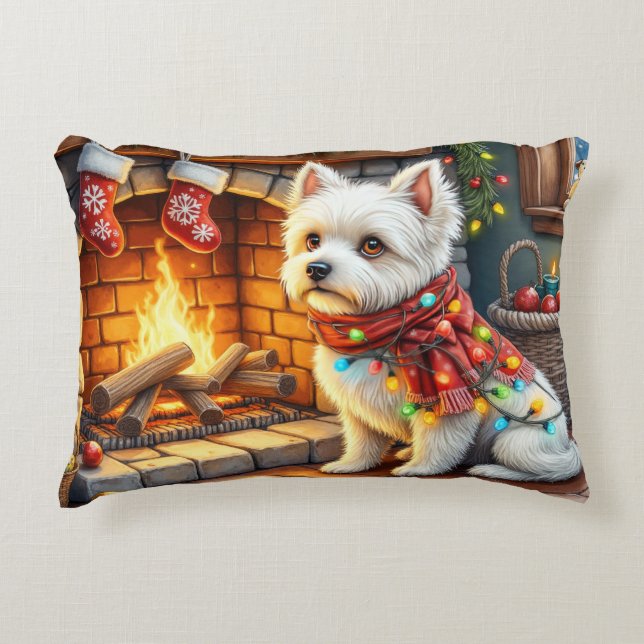 Bichon Frise Fireplace with Christmas Lights Prydnadskudde (Framsidan)