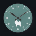 Bichon Frise Hund aveln Silhouette Round Clock Rund Klocka<br><div class="desc">En roligt väggklocka för hemmet eller kontoret. Gör en ursprunglig gåva till Bichon Frise älskare. Kolla in Jenns Doodle World om du vill ha ännu fler dekorativa klockor och hund aveln var hemdekanter.</div>